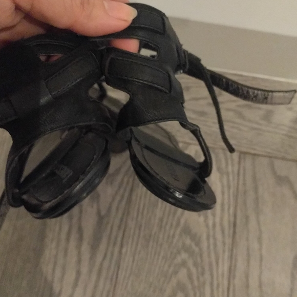 Beautiful flats by Guess🌟🌸🍀 - Picture 9 of 10